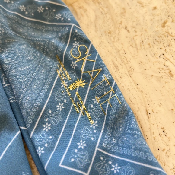 SKATIE X Amber Fillerup Clark women’s swim top blue size large - Picture 6 of 6